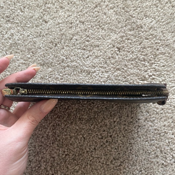 Price cut!  Louis Vuitton wallet. - Picture 3 of 6